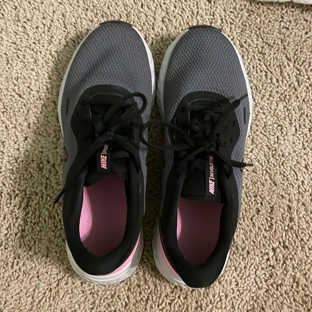 Nike Revolution gray tennis shoes !!